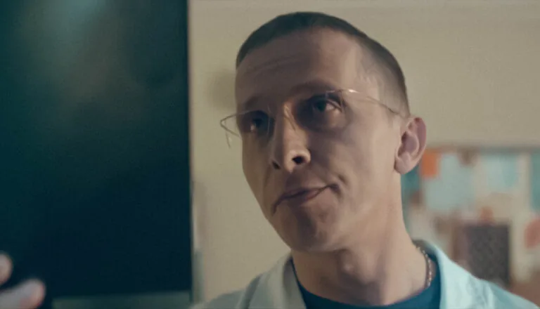 Момент из 11 серии 2 сезона